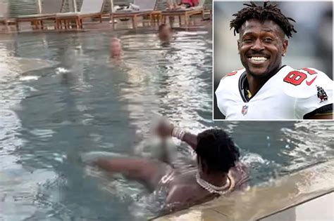 Antonio Brown Exposes Himself to Woman in Dubai。